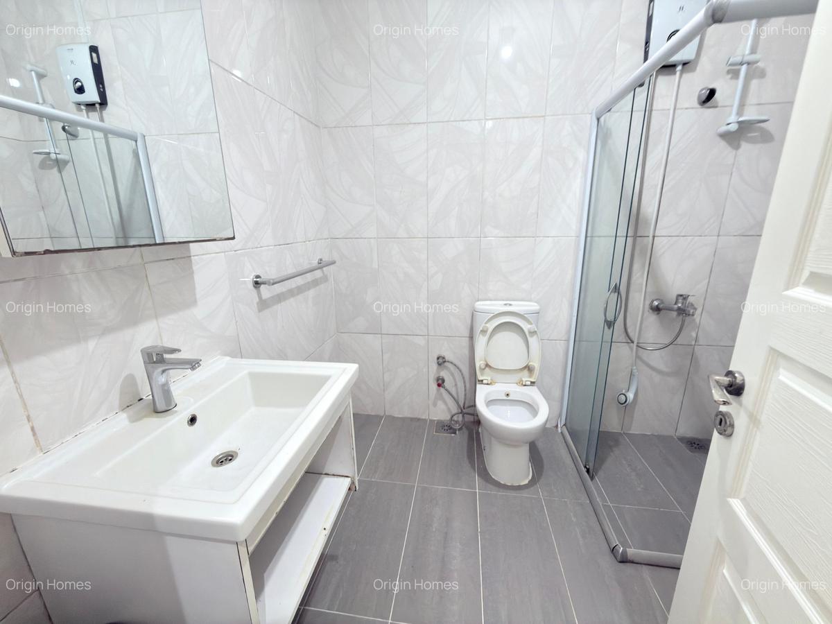 3 Bed Apartment with En Suite at Lavington - 8