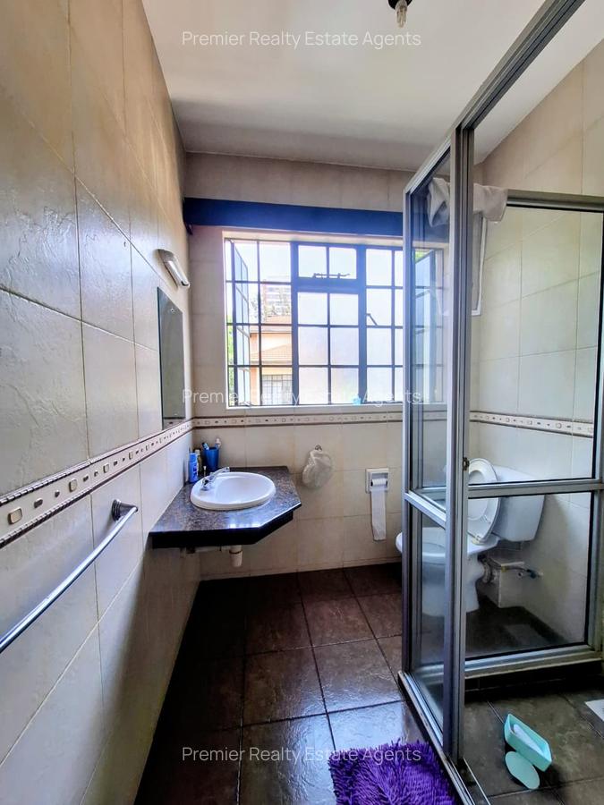 4 Bed House with En Suite at Lavington - 9