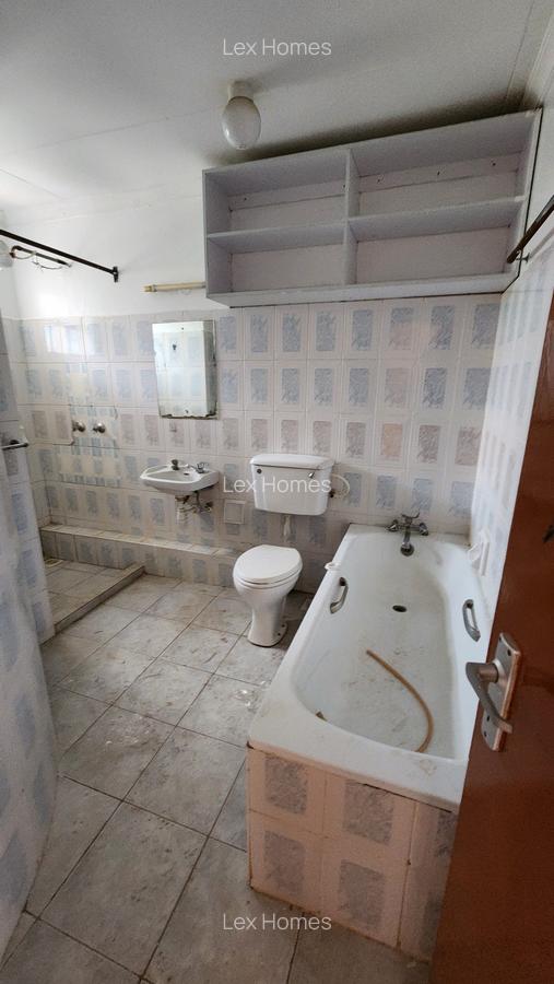 3 Bed House with En Suite at Masai Lodge - 14