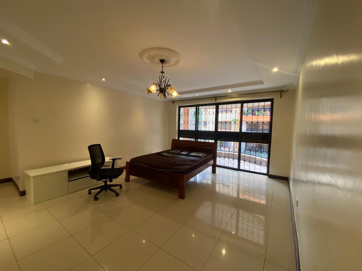 3 Bed Apartment with En Suite in Lavington - 1
