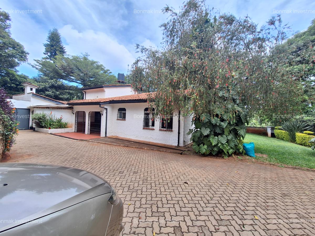 4 Bed House with En Suite at Hill View Close - 1