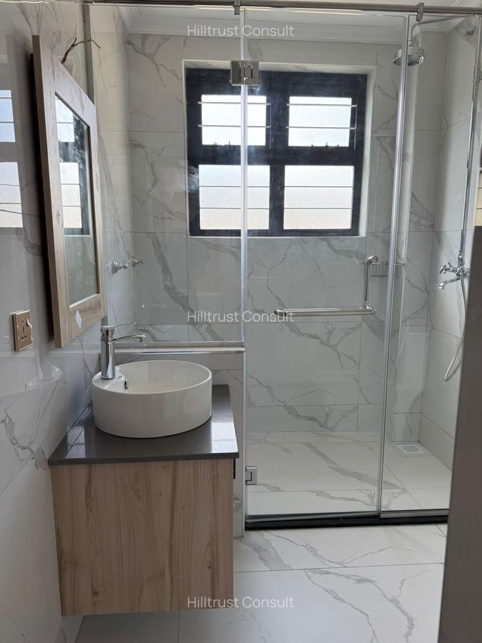 7 Bed Townhouse with En Suite in Runda - 3