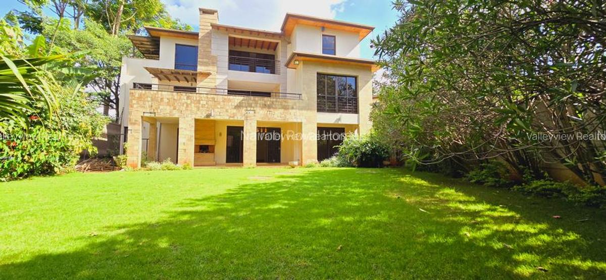 5 Bed Townhouse with En Suite at Lavington - 1