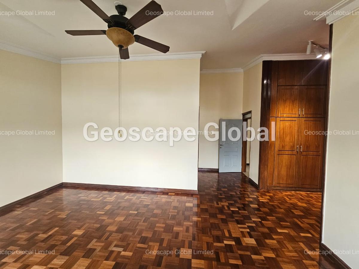 5 Bed House with En Suite in Runda - 19