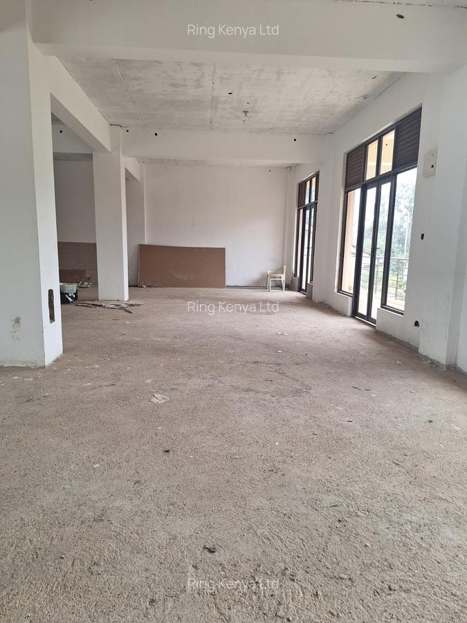 1,532 ft² Commercial Property with Service Charge Included in Thome - 6
