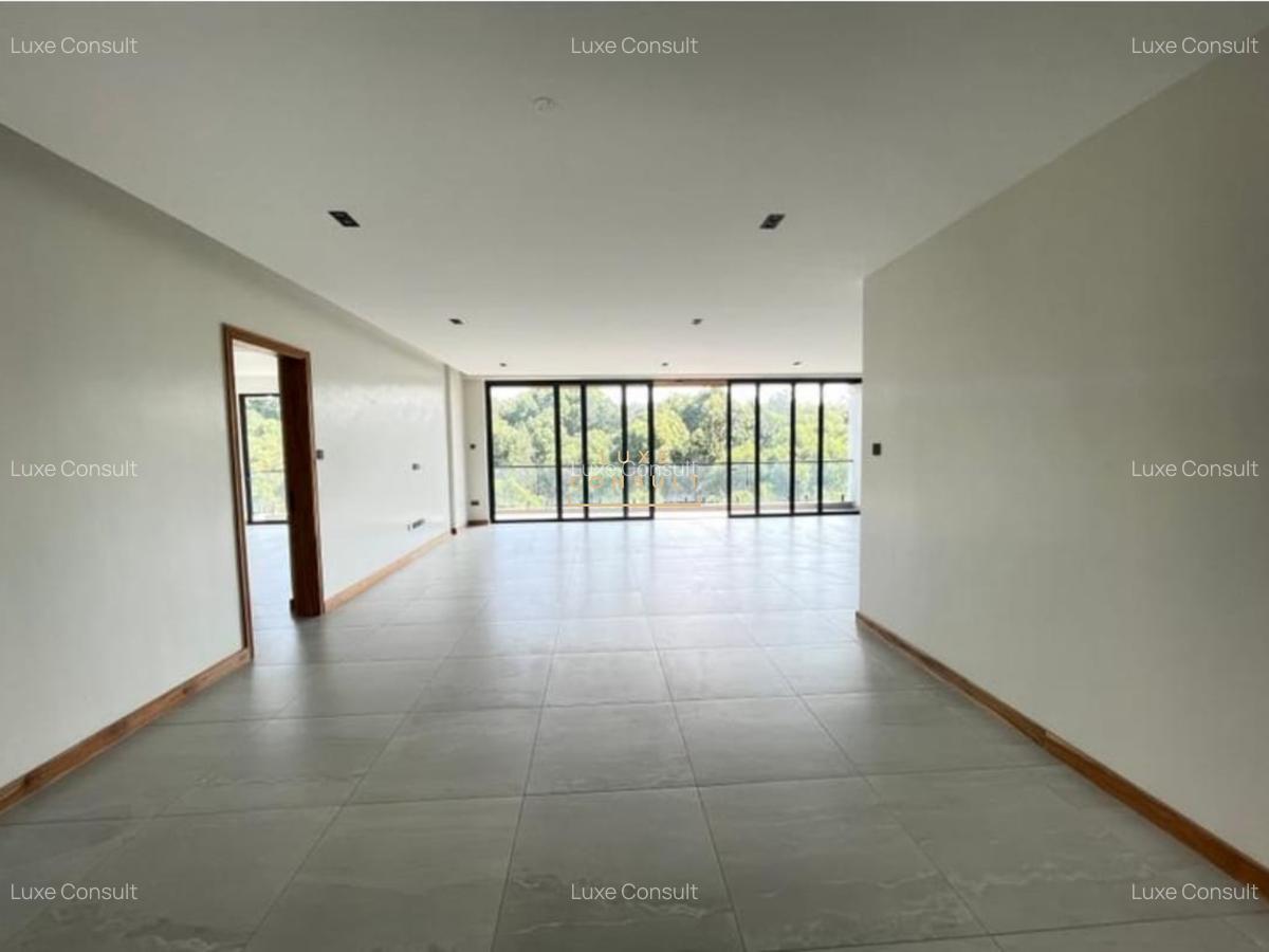 4 Bed Apartment with En Suite in Spring Valley - 1