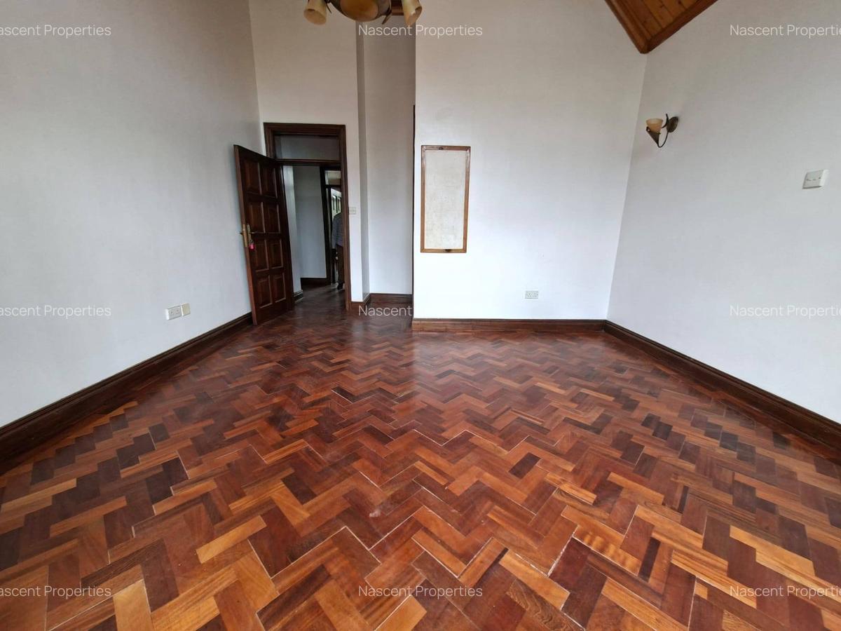5 Bed House with En Suite in Runda - 10