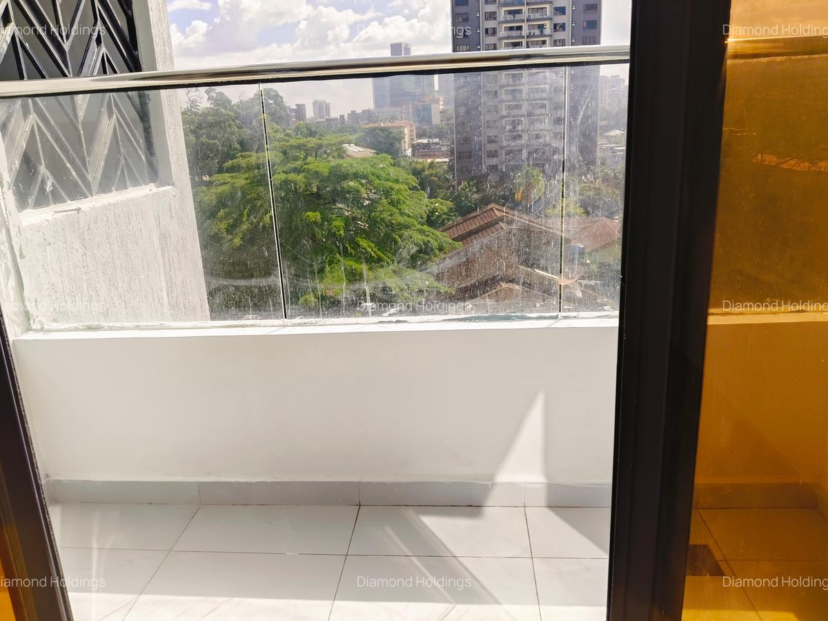 5 Bed Apartment with En Suite in Parklands - 15