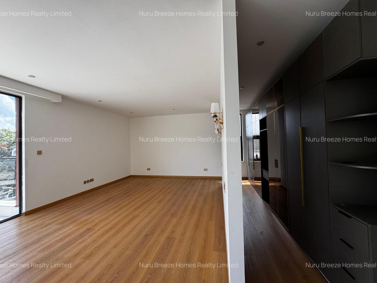 5 Bed Townhouse with En Suite in Lavington - 13