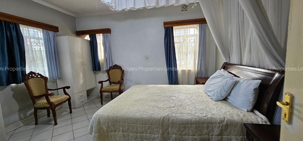 7 Bed House with En Suite in Thome - 11