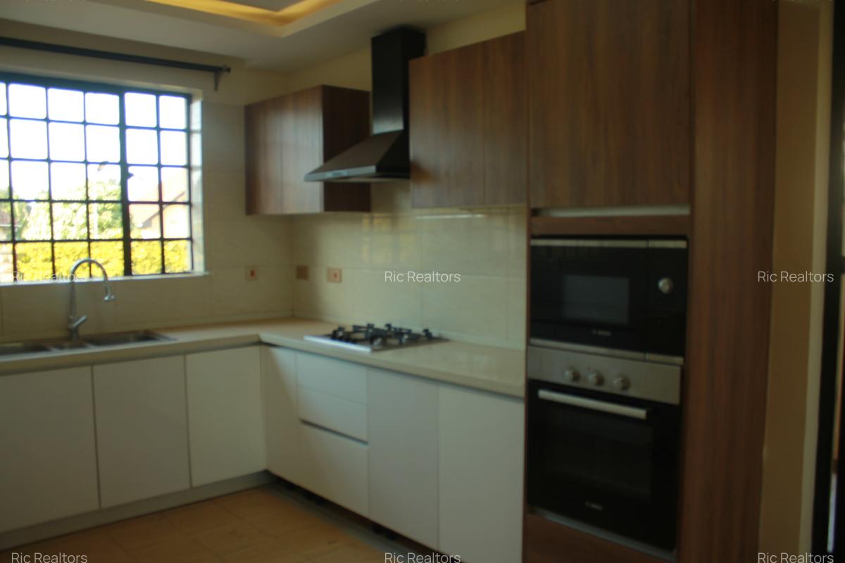 4 Bed Townhouse with En Suite at Redhill - 11