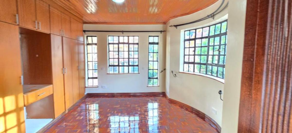 5 Bed Townhouse with En Suite in Lavington - 16