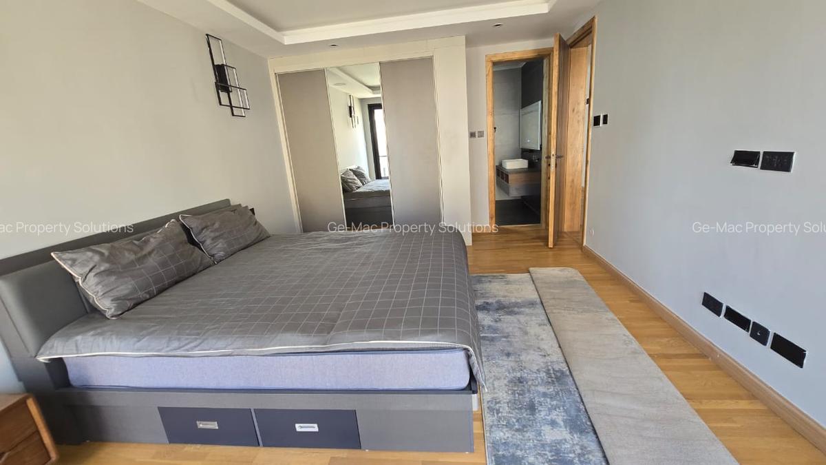 5 Bed House with En Suite in Lavington - 4