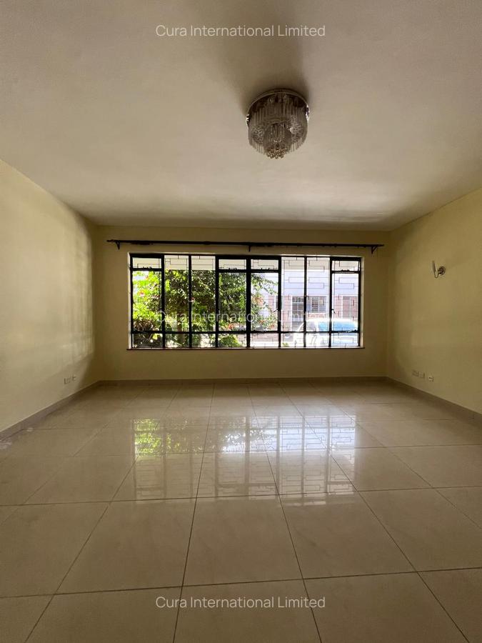 4 Bed Townhouse with En Suite in General Mathenge - 3