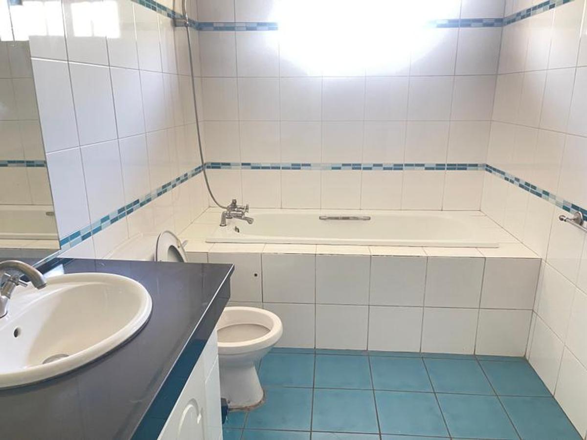 Furnished 4 Bed Apartment with En Suite at Lavington Green - 9