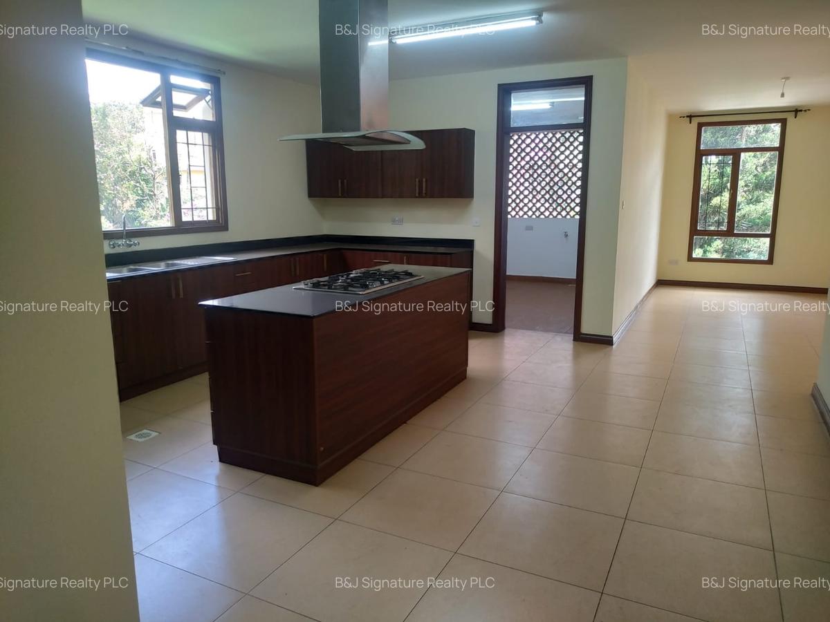 3 Bed Apartment with En Suite in Riverside - 13