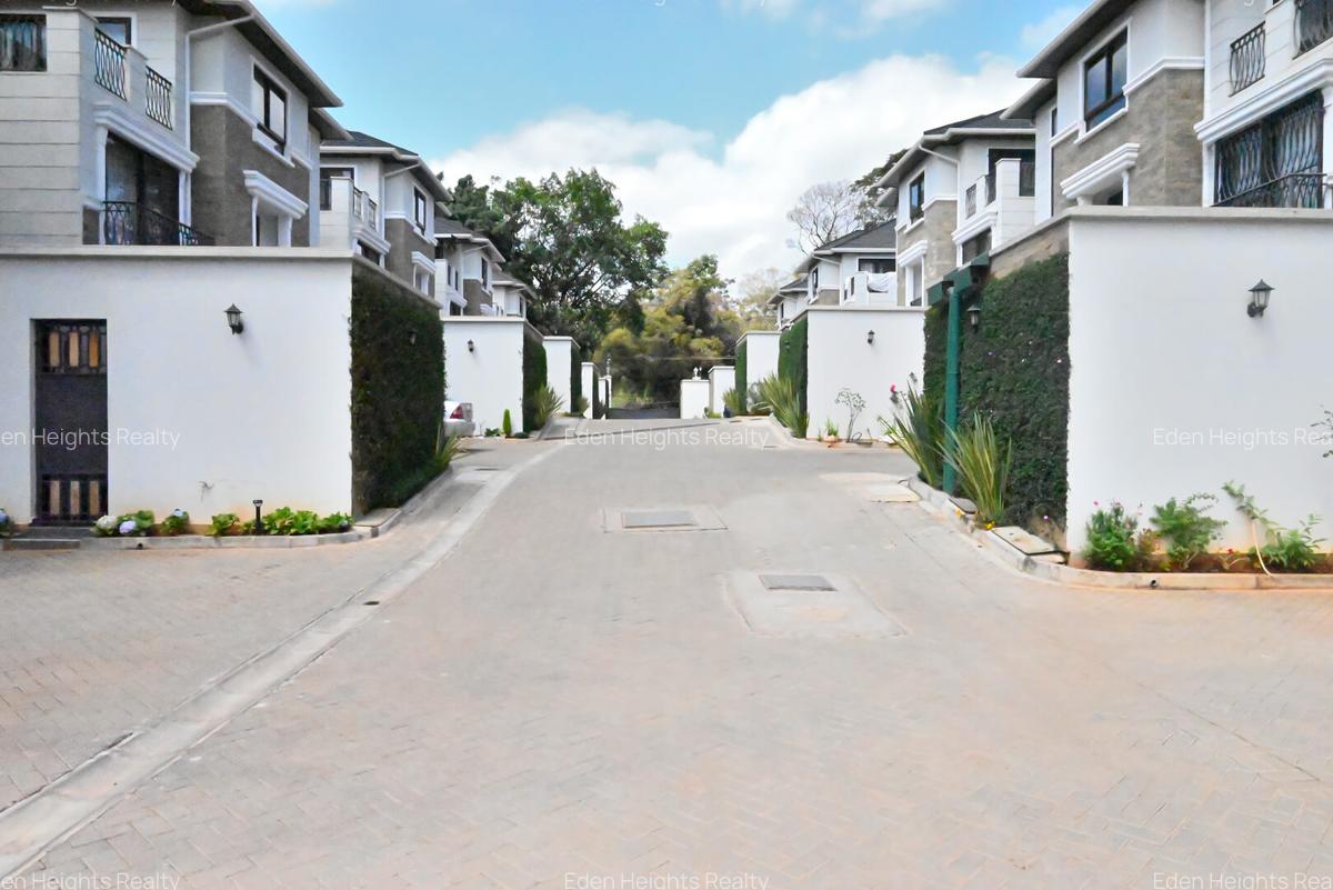 5 Bed Townhouse with En Suite in Spring Valley - 1