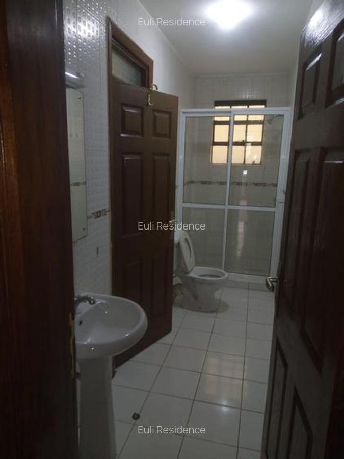 2 Bed Apartment with En Suite at Brookside Grove - 8