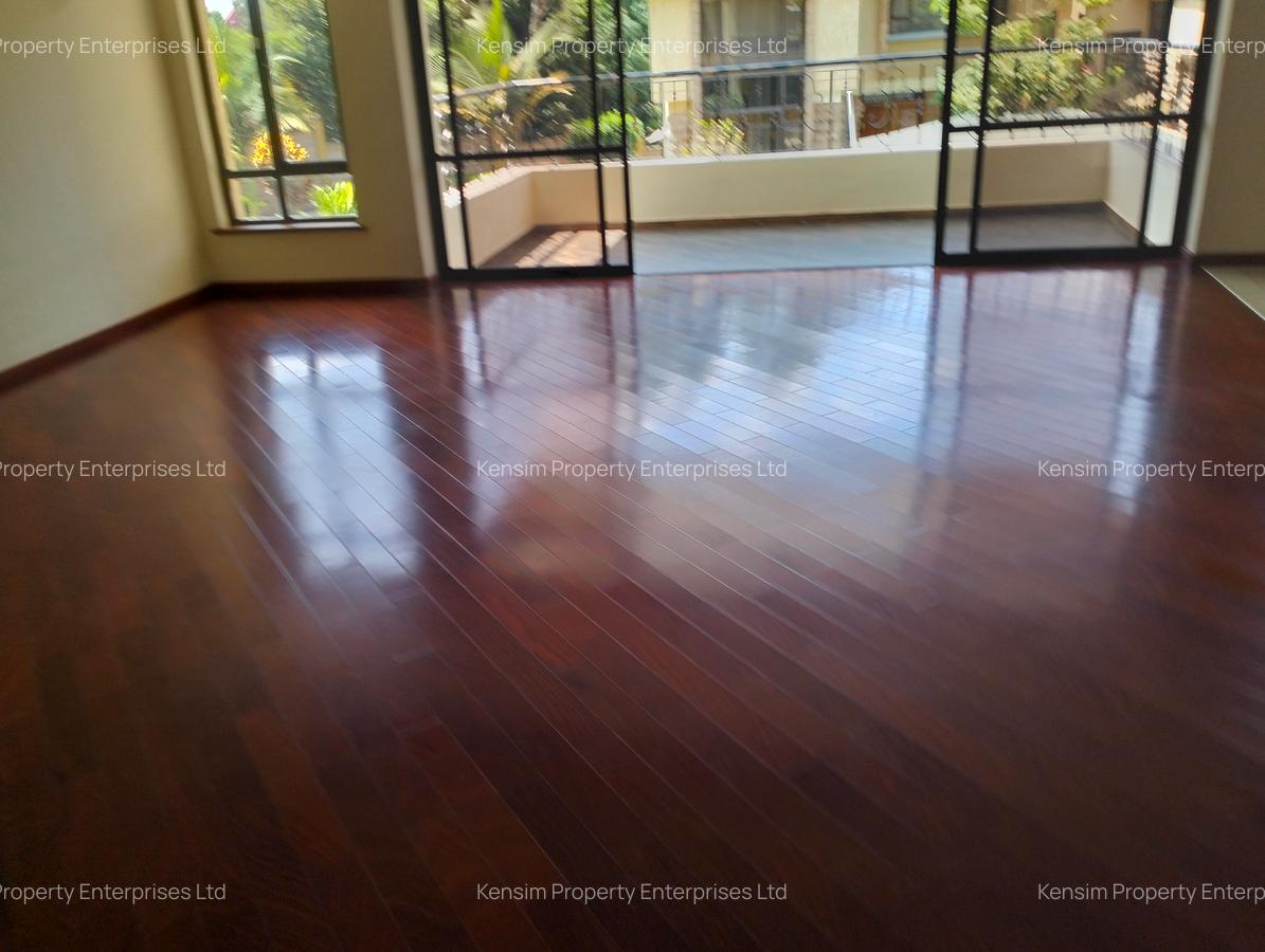 5 Bed Townhouse with En Suite in Lavington - 3