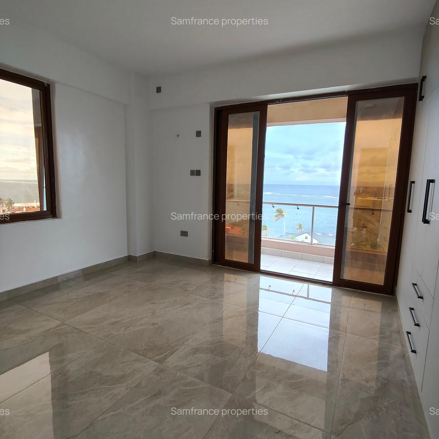 Serviced 4 Bed Apartment with En Suite at 1St Avanue - 7