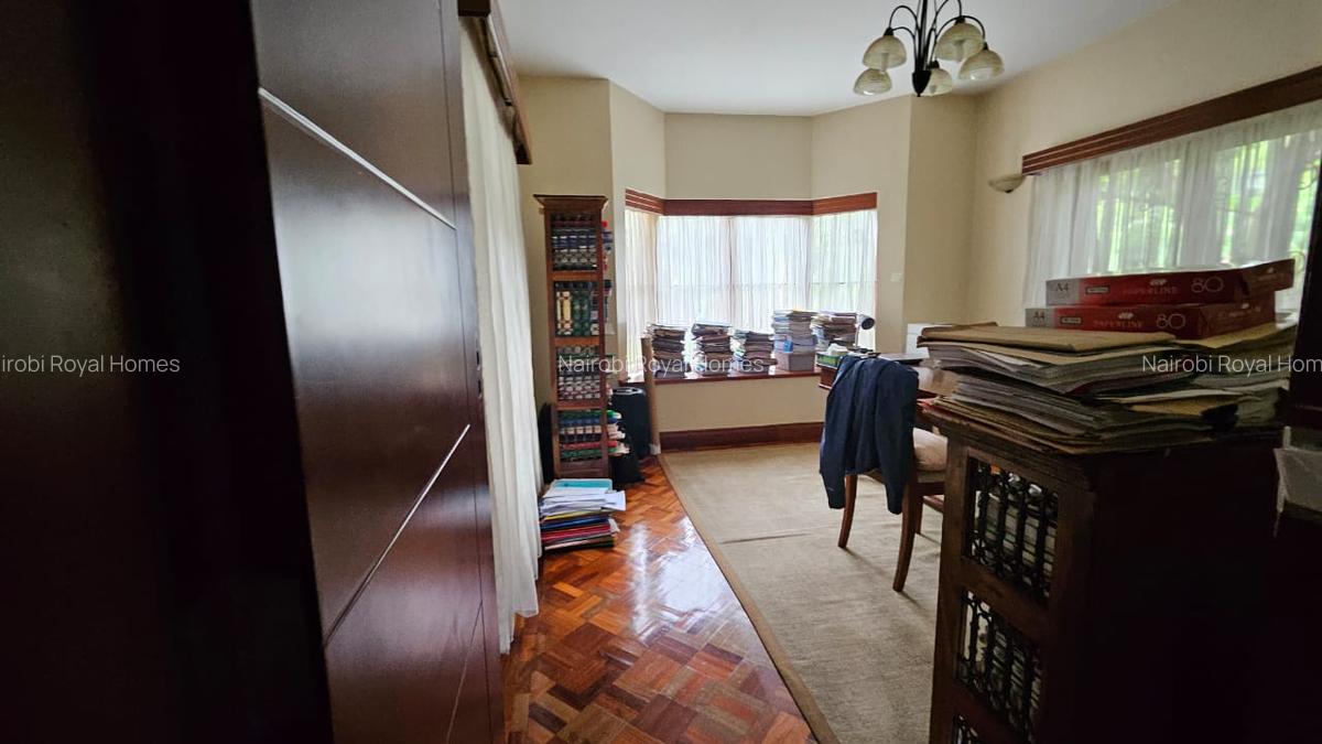 5 Bed House with En Suite at Mimosa Road - 5