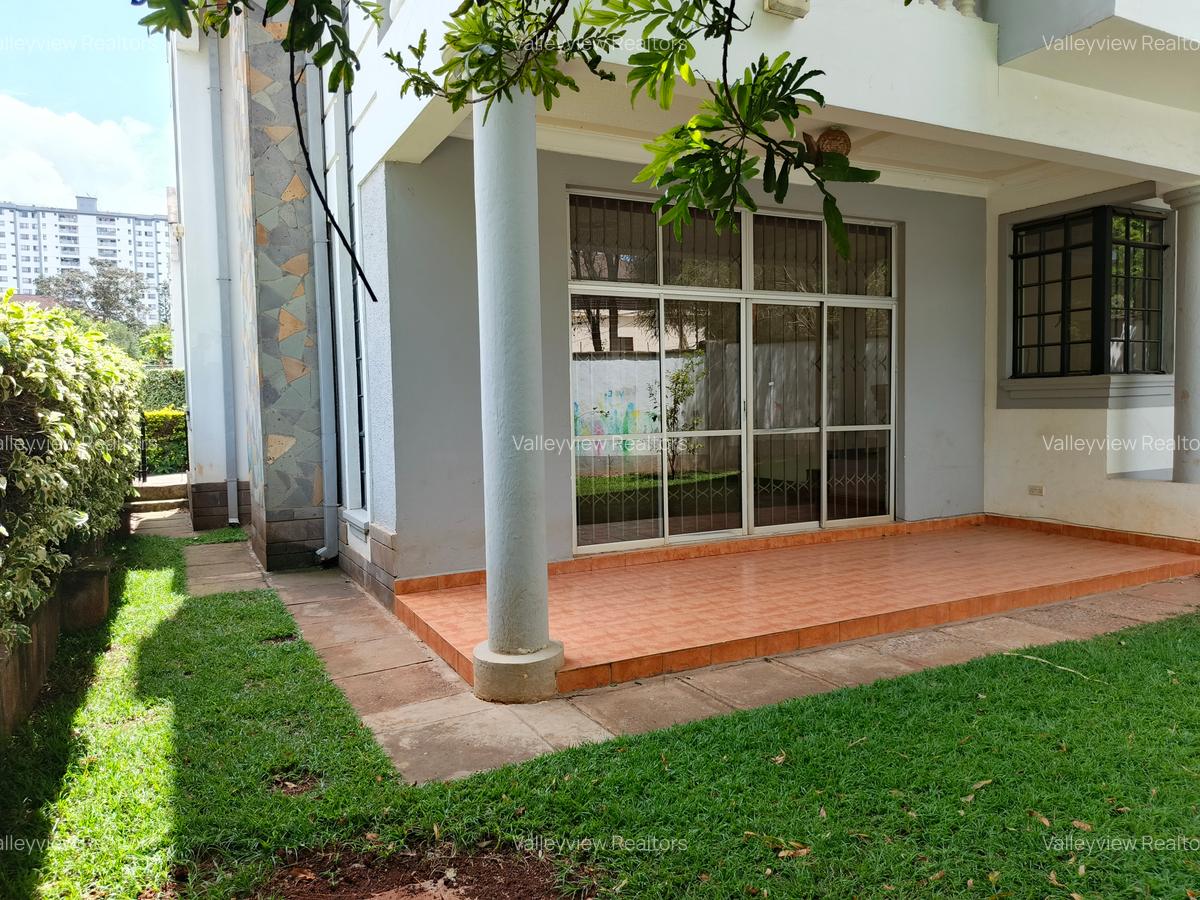 4 Bed Townhouse with En Suite at Lavington - 7