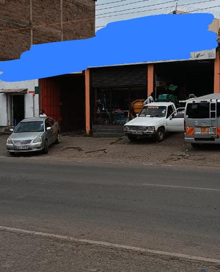 10,000 ft² Commercial Property in Industrial Area - 1
