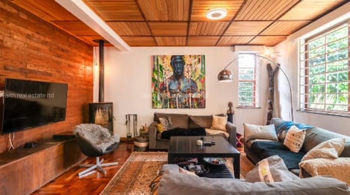 5 Bed House with En Suite in Runda - 10