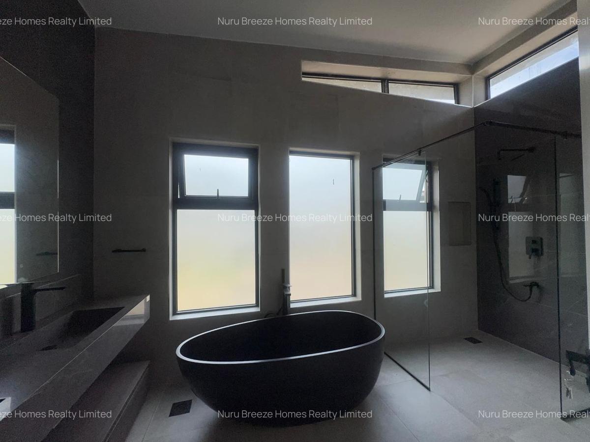 5 Bed Townhouse with En Suite in Runda - 6