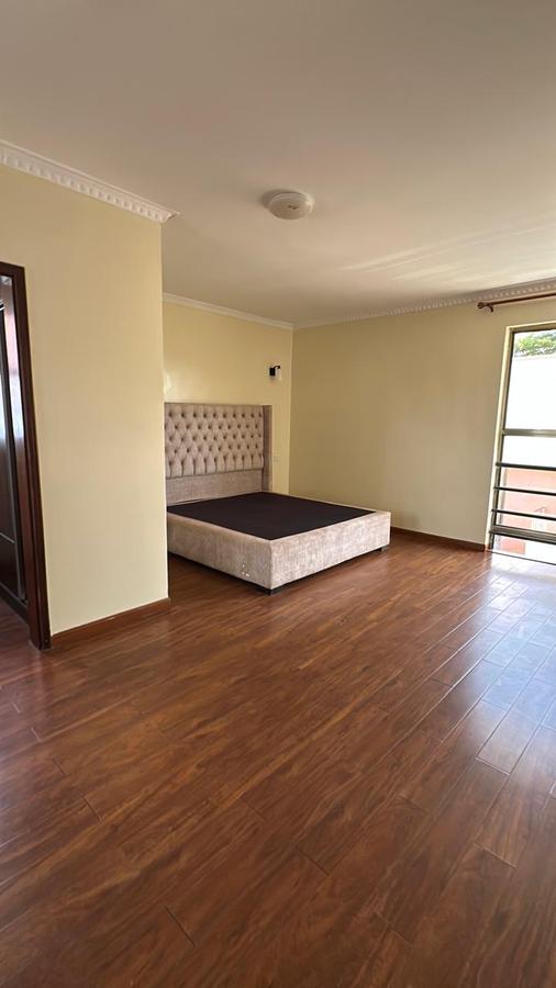 5 Bed Villa with En Suite at Lavington - 14