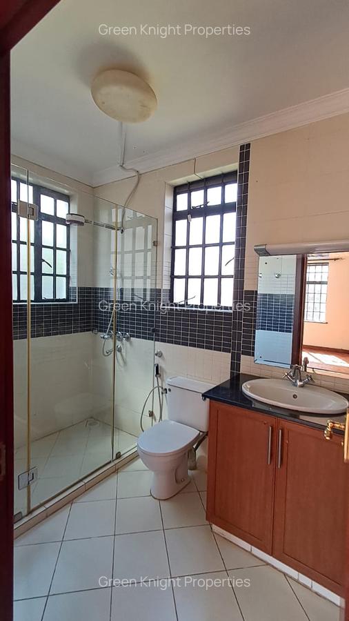 4 Bed House with En Suite in Lavington - 5