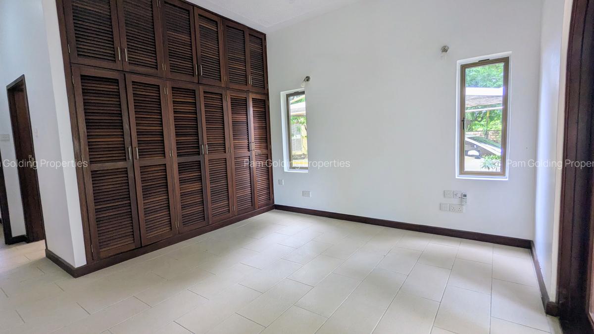 3 Bed Apartment with En Suite at Greenwood Drive - 15