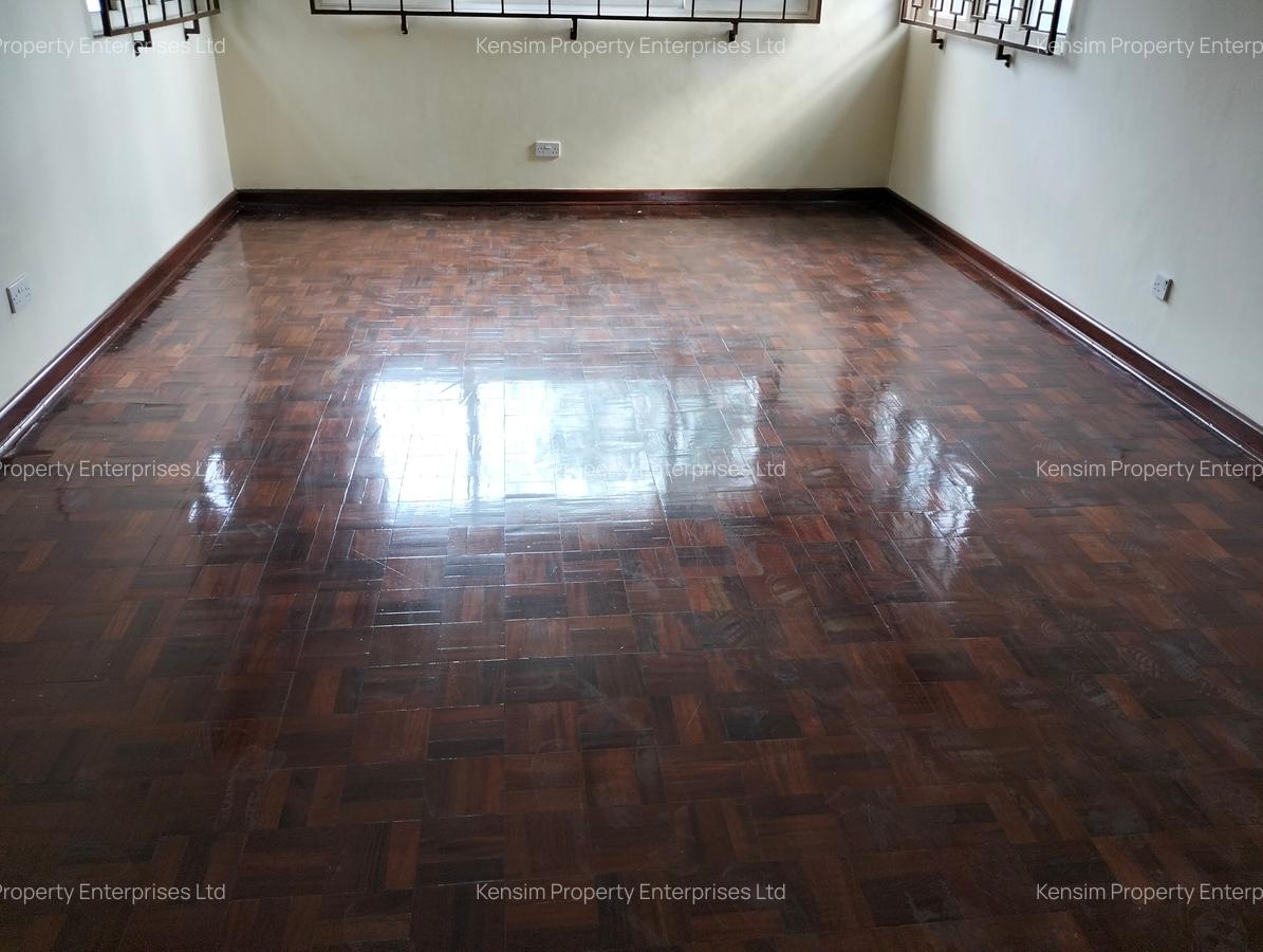 5 Bed Townhouse with En Suite in Lavington - 13