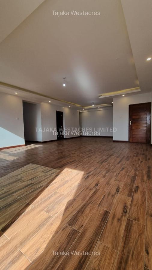 3 Bed Apartment with En Suite at Hatheru Road - 1