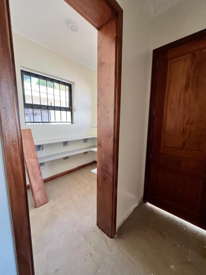6 Bed Villa with Swimming Pool in Loresho - 2