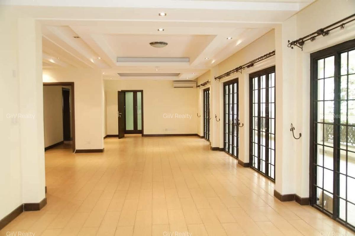 3 Bed Apartment with En Suite in Riverside - 4