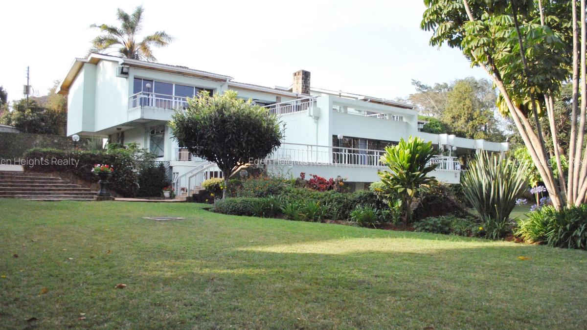 2,000 ft² Commercial Property with Parking in Lavington - 1