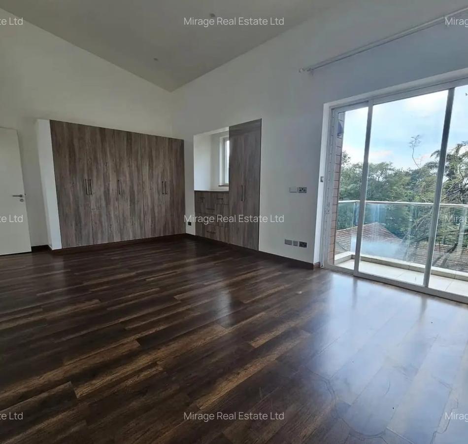 4 Bed Villa with En Suite in Lavington - 12