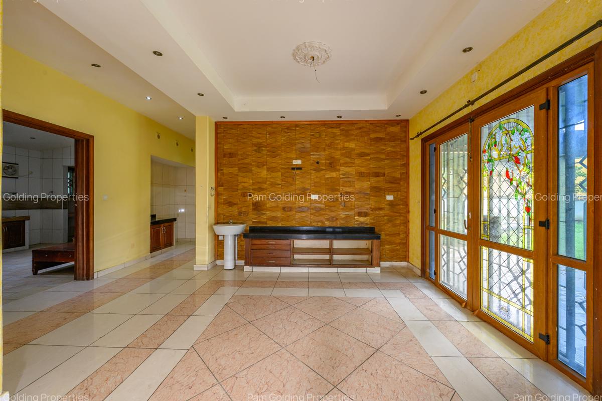 6 Bed House with En Suite in Kizingo - 7