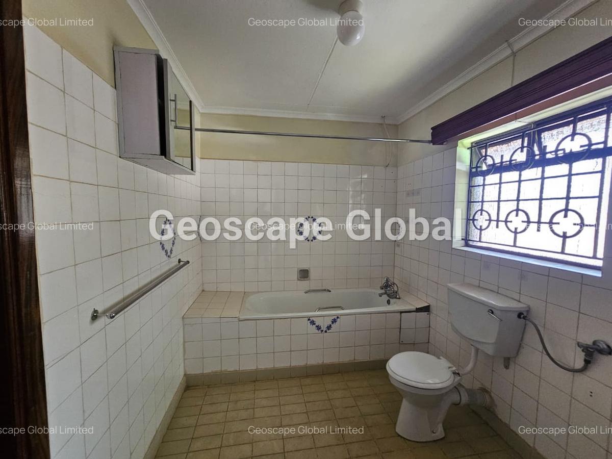 4 Bed House with En Suite in Nyari - 14