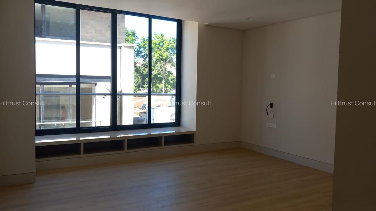 5 Bed Villa with En Suite in Westlands Area - 12