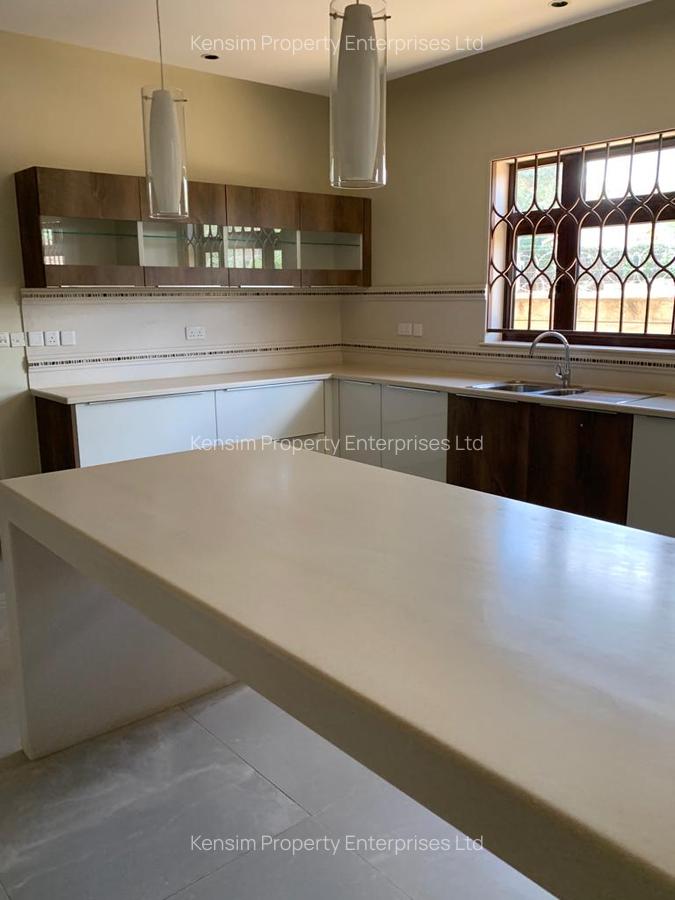 5 Bed House with En Suite in Runda - 17