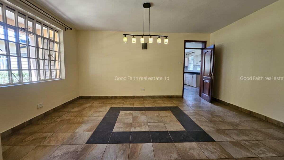 4 Bed House with En Suite in Rosslyn - 11