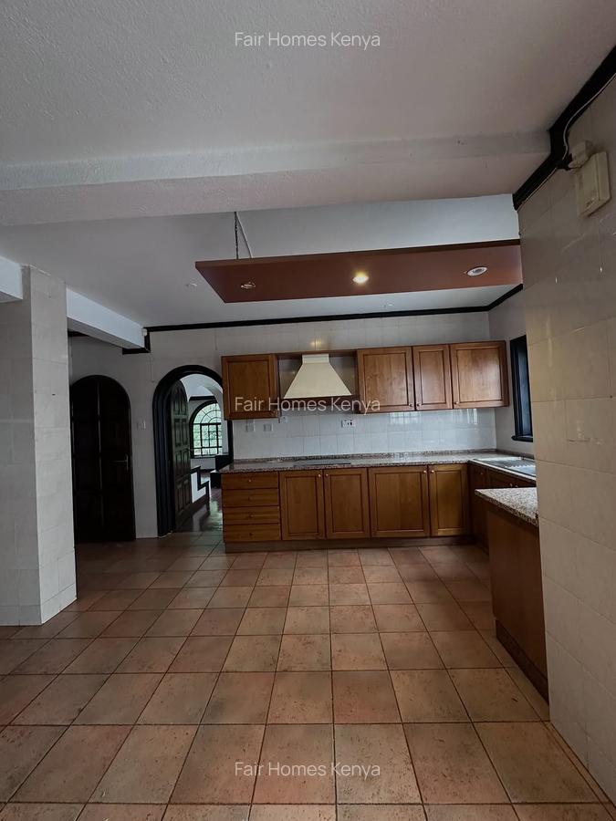 4 Bed Townhouse with En Suite at Riverside Drive - 17
