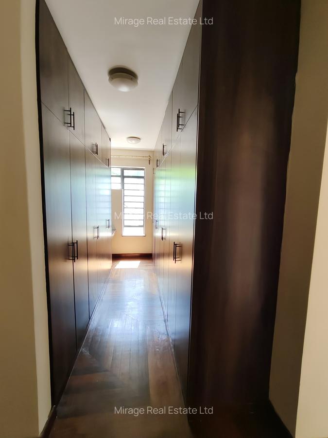 5 Bed Townhouse with En Suite in Lavington - 9