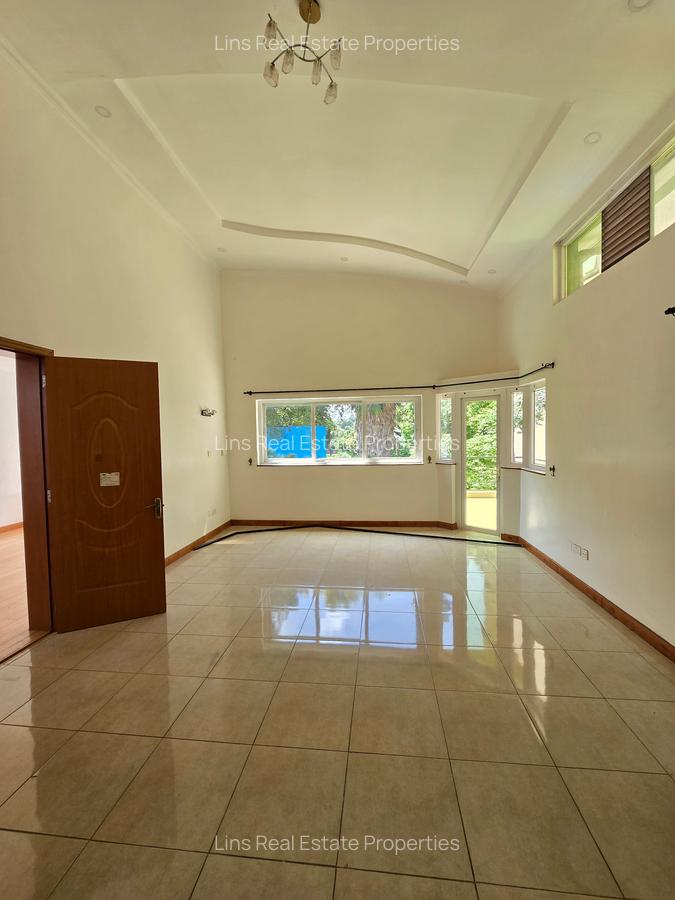 4 Bed Townhouse with En Suite in Riverside - 10