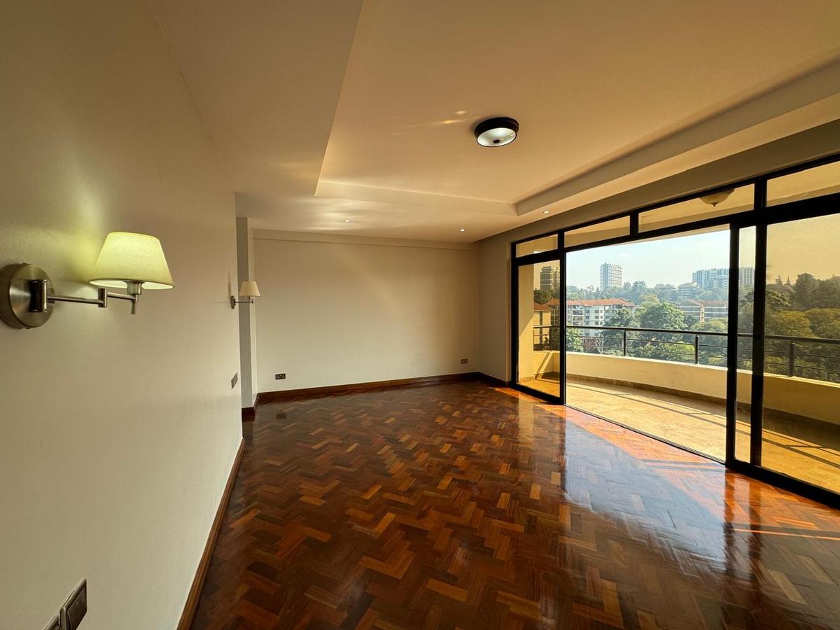 3 Bed Apartment with En Suite in Riverside - 7