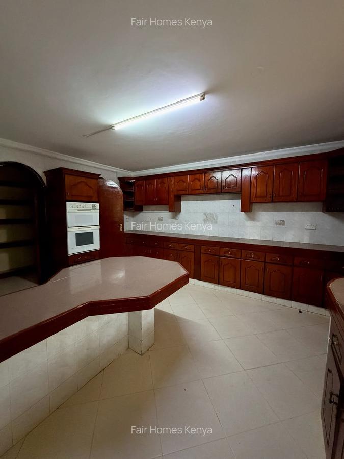 5 Bed Townhouse with En Suite at Riverside Drive - 7