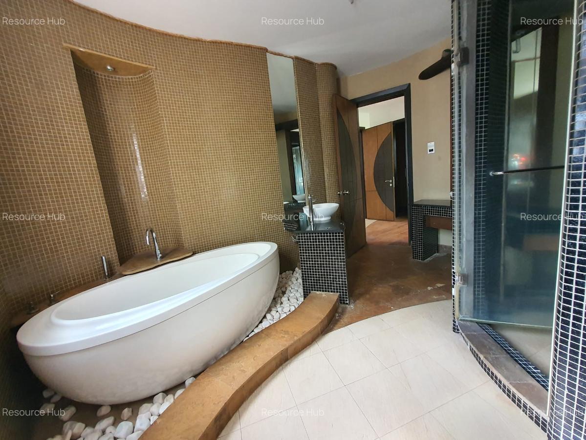 4 Bed House with En Suite at Lake View - 13