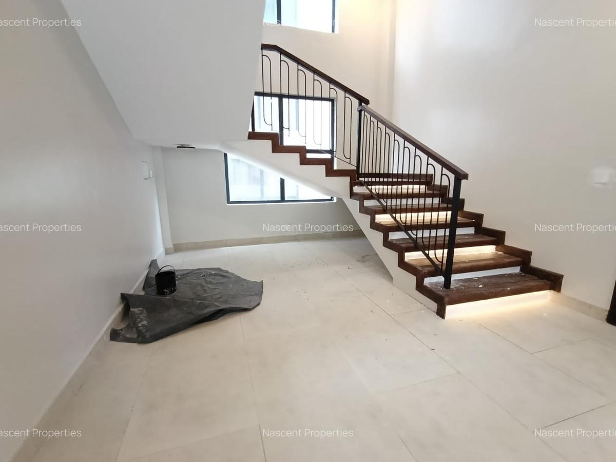 5 Bed Villa with En Suite in Lavington - 11